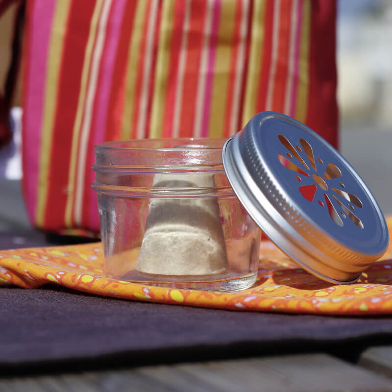 Storage jar for solid cosmetics