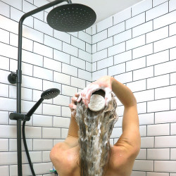 Shampoing solide pour cheveux secs avec plus de mousse